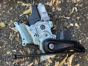 08-13 TOYOTA HIGHLANDER Hatch Trunk Closer Motor Closing Mechanism 427110-10160 - Bild 1 von 3