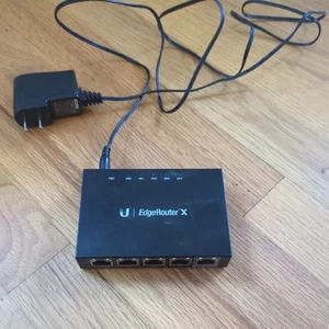 Ubiquiti Networks ER-X EdgeRouter X 5-portowy gigabitowy router przewodowy - Zdjęcie 1 z 3
