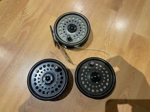 CARRETE 11 CARRETE DE PESCA INTREPID RIMFLY TAMAÑO KING CON 2 CARRETES DE REPUESTO 3,5” JW DAY 110 - Imagen 1 de 11