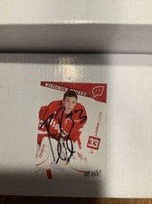 2009-10  Brett Bennett Autographed Wisconsin Badgers Hockey Card NCAA #06