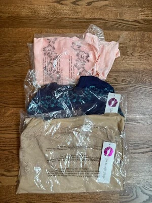 Pacote com 3 camisolas femininas Rhonda Shear de renda sem costura tamanho 3X modelagem confortável - Imagem 1 de 4