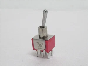 243472 Gebraucht; C&K 7201SD9CQE Kippschalter; DPDT; 5A; 125VAC/28VDC - Bild 1 von 6