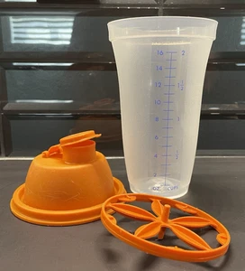 Vtg Orange Tupperware Gravy Shaker Quick Shake Drink Mixer Blender & Insert 3pcs - Foto 1 di 13