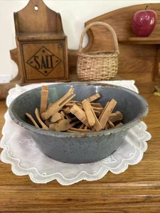 De Colección Decoración Primitiva Granero Esmalte Granito Cuenco Completo Ropa Antigua Prendedores - Imagen 1 de 4