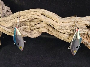 Orecchini Dangling Creations By Melissa Esca da Pesca Piccola Trappola, Cromo/Blu - Foto 1 di 3