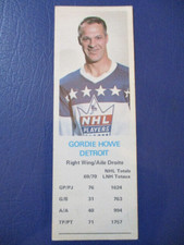 1970-71 Dad's Cookies Hockey Card # Gordie Howe (HOF) - Detroit Red Wings (NM)