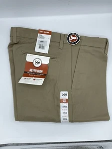 New Men’s Lee Never Iron Pleated Front Relaxed Fit Dress Pants W32L32 Khaki B127 - Picture 1 of 2