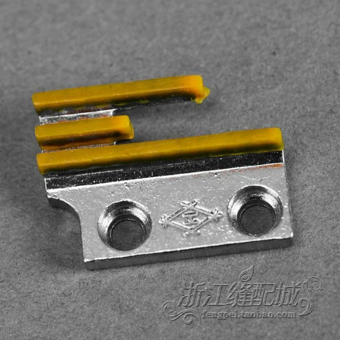 Rubberised feed dog for the standard industrial sewing machine - Image 1 of 1