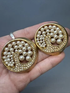 VTG CRAFT Signed Modernist Fx Pearl Rhinestone GoldTone Statement ClipOn Earring - Picture 1 of 11