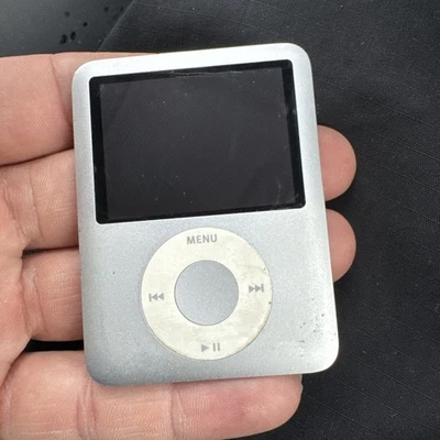 Apple iPod Nano 3rd Generation 4GB A1236 Grey Used Reader mp3 - Image 1 of 3