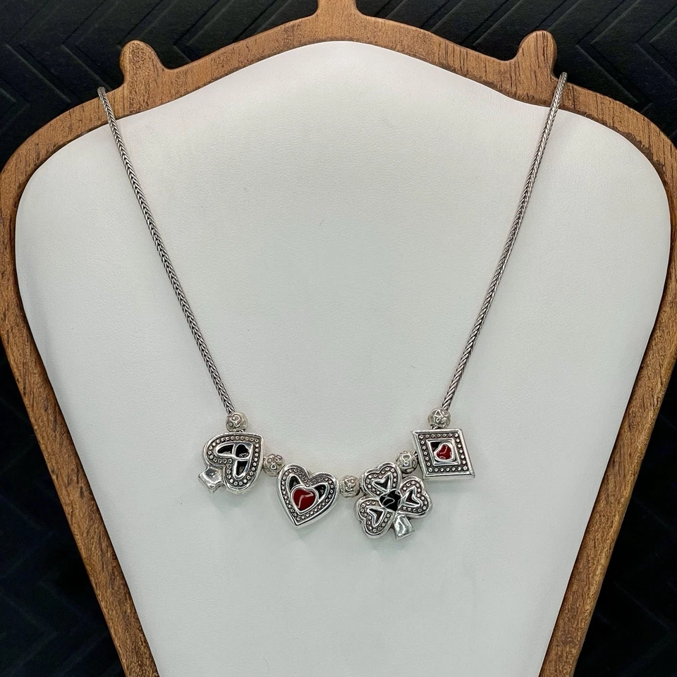 Brighton Lucky Hearts Trajes de Cartas Collar Rojo Negro Esmalte Retirado Foto 1 de 4