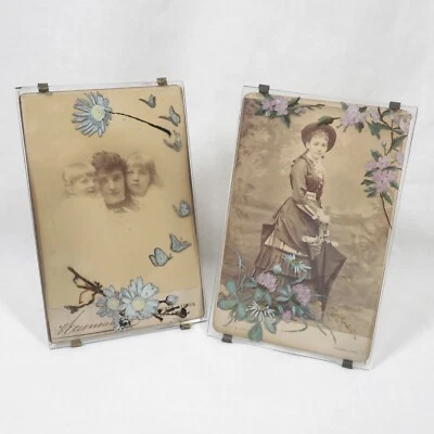 Tarjetas victorianas antiguas de gabinete con flores pintadas al revés con marcos de fotos de vidrio Foto 1 de 4