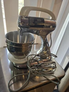 ✨️Vintage✨ Scovill Hamilton Beach Model 25 Stainless Steel Stand Mixer - Picture 1 of 6