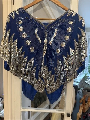Poncho pequeño vintage azul y plateado con capa de lentejuelas mariposa/cuentas para mujer Foto 1 de 3