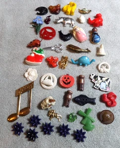 42 Vintage Realistic Assorted Buttons Animals Objects People - Picture 1 of 11