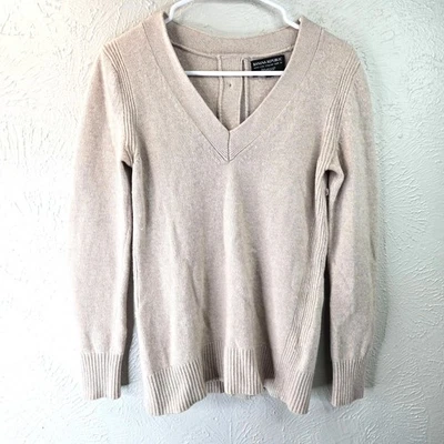 Suéter Banana Republic Lana Merino Cachemira M Tostado Cuello en V Botón Espalda Top Preppy Foto 1 de 4
