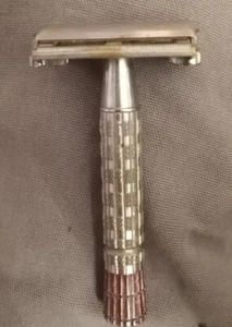 Vintage Red Tip Double Edge Razor With Replaceable Blades Made In The USA - Picture 1 of 3