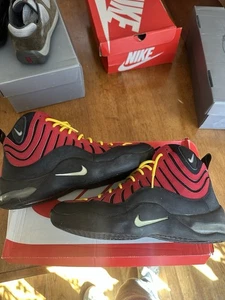 Size 11 - Nike Air Bakin 2013 Black Red Project Sneakers - Picture 1 of 7