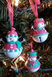 Liebling 3er Set Schneemann Jinglebell Ornamente 2002 Punze Porzellan - Bild 1 von 12