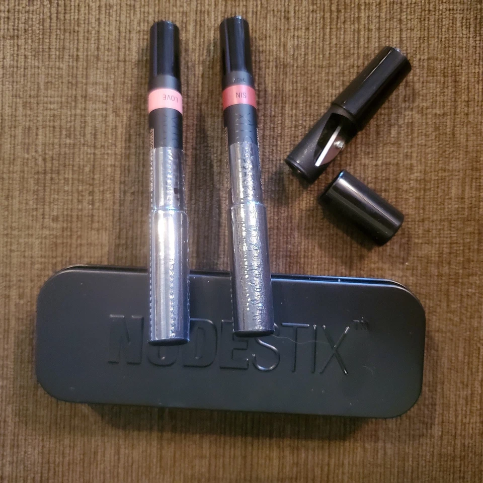 JUEGO DE 2 LÁPICES DE LABIOS + MEJILLAS NUDESTIX 🖤 LOVE & SIN 🖤 0,88 OZ EN CAJA NUEVO Foto 1 de 1