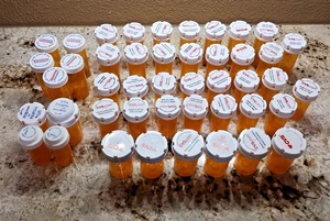 45 Bernstein Flaschen mit Rezept und kindersicheren Kappen für Bastelwerkzeuge Schmuck - Bild 1 von 8