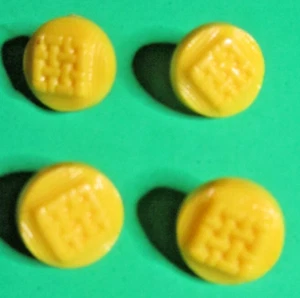 (4) VINTAGE 1/2" 9-DOT SQUARE YELLOW EARLY PLASTIC SHANK BUTTONS UNUSED-L236 - Picture 1 of 2