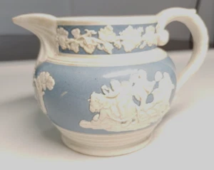 Vintage round blue and white wedgwood pitcher unmarked - Picture 1 of 6