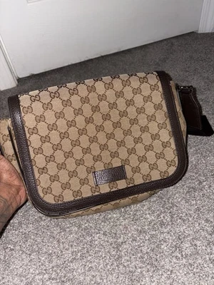 GUCCI Bolso de Hombro GG Lona Mensajero Beige Marrón Bandolera Logo Repujado Foto 1 de 3