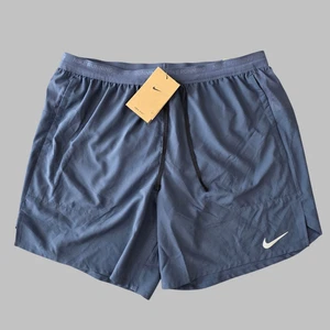 Nike Stride 7" Pantaloncini Running Thunder Blu Nero Uomo Taglia Large Nuovi DM4761-437 - Foto 1 di 16