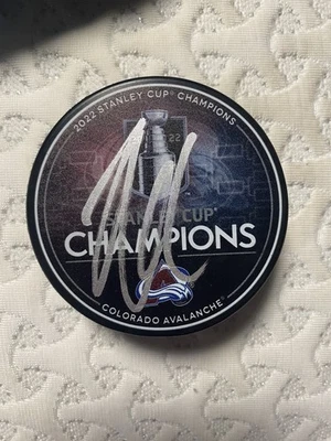 Disco Stanley Cup Nazem Kadri 2022 autografiado firmado en bolígrafo plateado  Foto 1 de 2