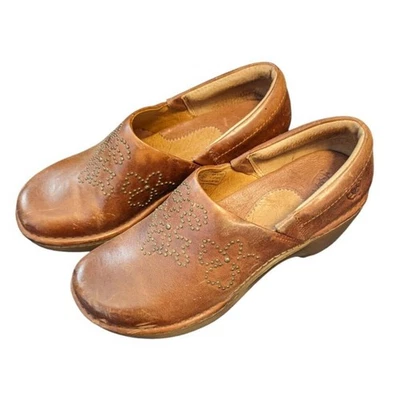 Ariat Shoes Women's 7.5 Strathmore Nubuck Leather Studded Clog Style # 21203 - Image 1 of 4