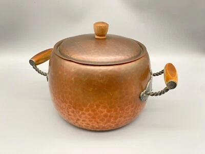 GEHÄMMERTER KUPFER TOPF BOWLE HOLZ METALL GRIFFE MID CENTURY STÖCKLI SWISS - Bild 1 von 4