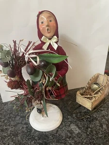 Byers choice Girl Figurine On Skates With Wreath - Picture 1 of 2
