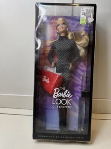 Muñeca Mattel The Barbie Look City Shopper 2012 etiqueta negra #X8258 NRFB - Imagen 1 de 6