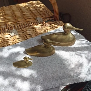 Vintage Brass Duck Figurines Set Three Ornaments Collectible - Foto 1 di 5