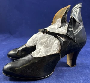 Vintage Queen Alexandra Schuh schwarz Leder geflügelter Absatz Kragen Mary Jane Pumps - Bild 1 von 4