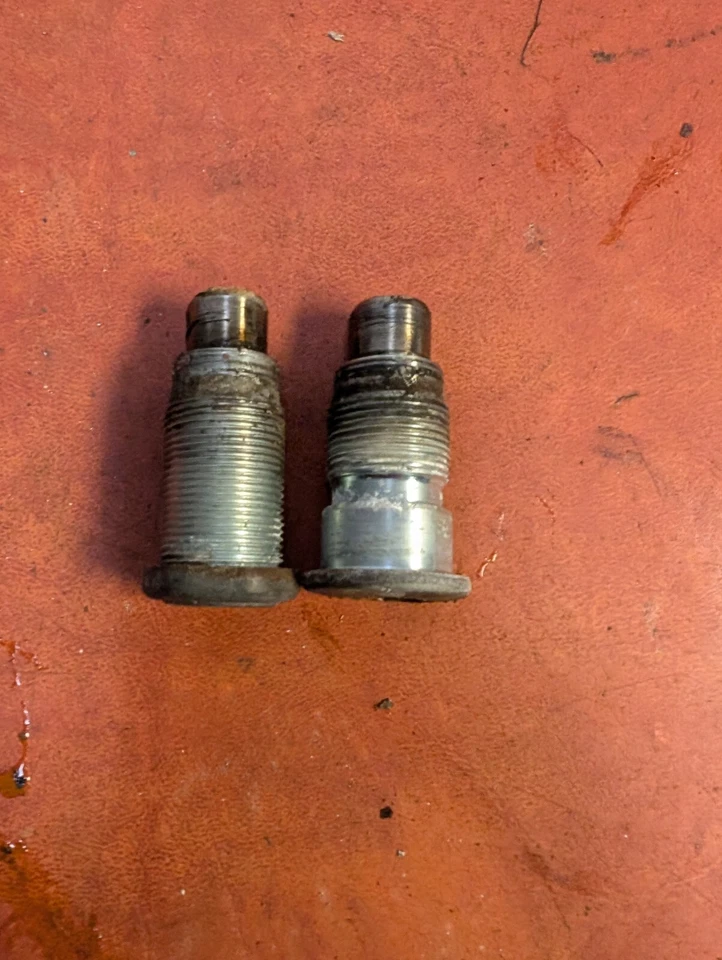 84 85 Honda V30 MAGNA VF500C VF500 VF 500 ПОВОРОТНЫЙ РЫЧАГ ПОВОРОТНЫЙ БОЛТ КОМПЛЕКТ - Изображение 1 из 3