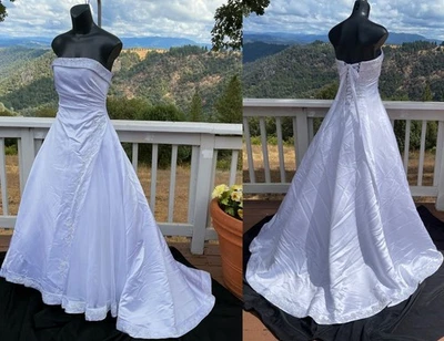 Corset Back  Haute Couture by Maggie Sottero Size 12 Wedding Dress Lace-Up White - Image 1 of 4