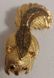 Vintage seltene goldfarbene & geschnitzte Emaille Eichhörnchen Brosche Anstecknadel 2,5" signiert SJ Herbst - Bild 1 von 9