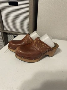 Vintage Candies Leder Nieten Clogs Holzmaserung Absatz Größe 9 verzierte Designs - Bild 1 von 10