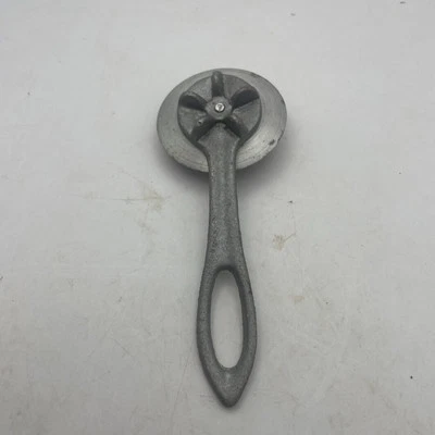 VTG Aluminum Pie Pastry Wheel Crimper Edge Cutter Kitchen Baking Tool Farmhouse - Image 1 of 3