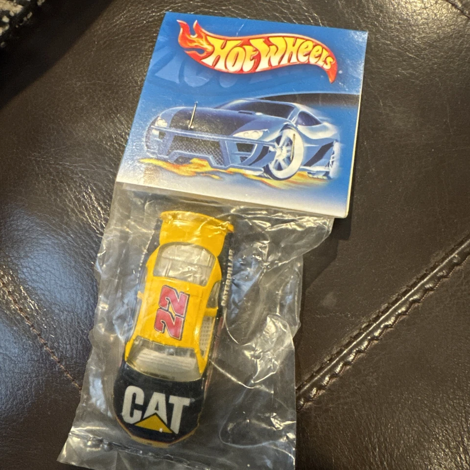 Hot Wheels 2002 NASCAR #22 CAT Intrepid - Image 1 of 4