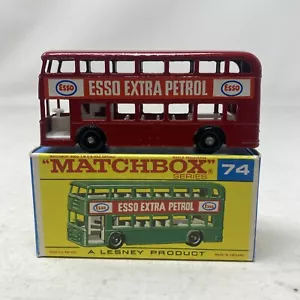 Matchbox n. Autobus 74 Esso Extra Benzina Daimler con scatola - Foto 1 di 15