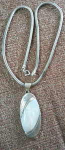 925 Sterling Silver Capped Oval Mother Of Pearl Pendant Snake Link Chain 18" - Picture 1 of 11