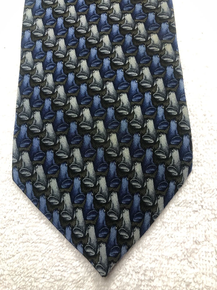 NATURA MENS TIE BLUE AND GRAY FROGS 3.75 X 60 - Image 1 of 4