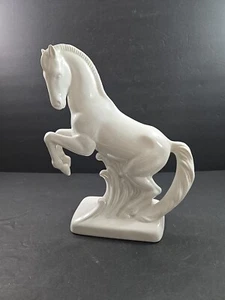 Estatuilla de caballo de cría de cerámica esmaltada blanca hecha a mano firmada 12"x9" 1975 de colección - Imagen 1 de 19