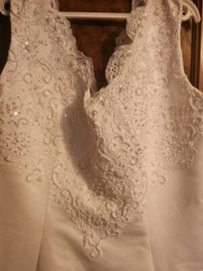 Used White Satin Beaded Wedding Dress Women Size 18 comes with Veil - Picture 1 of 7