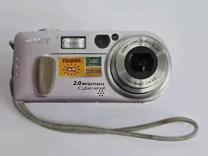 Sony Cyber-shot DSC-P2 7.2MP Digitalkamera - Silber für Ersatzteile funktioniert nicht - Bild 1 von 8