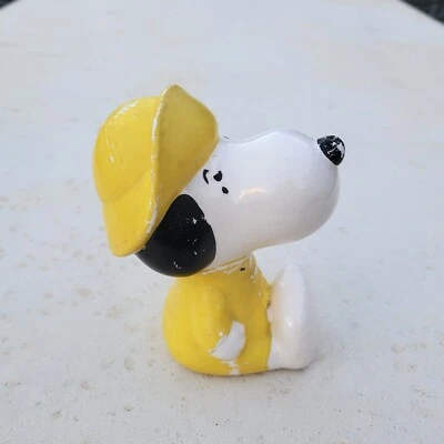 VINTAGE SNOOPY PEANUTS RAINCOAT & CAP CERAMIC PIGGY BANK - Image 1 of 4