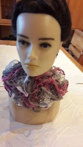 Volantschal, Rüschenschal, Fransenschal, Strickschal, Handarbeit - Bild 1 von 3